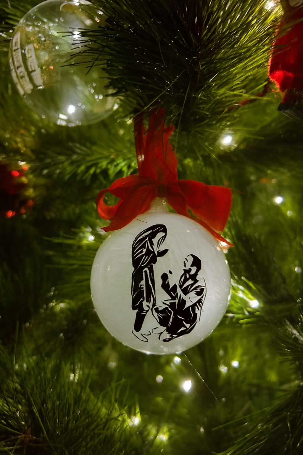 Pallina di Natale Personalizzata con Disegno Stilizzato