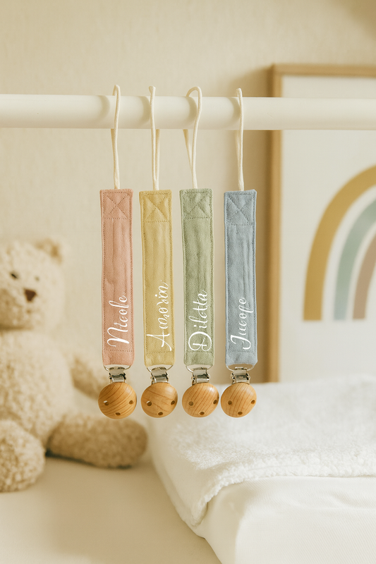Portaciuccio in tessuto personalizzato con nome – clip in legno naturale